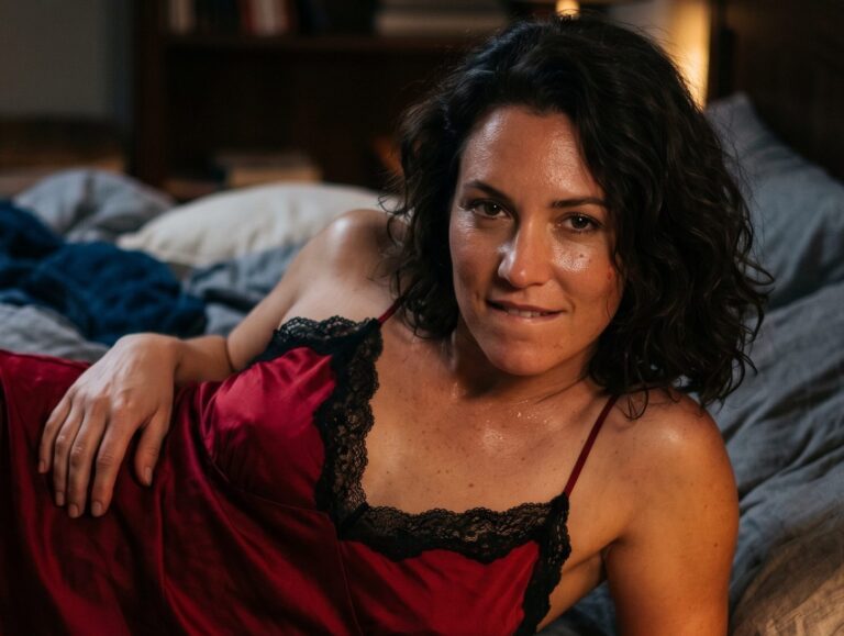 Casual sex with a naughty, open-minded MILF available tonight